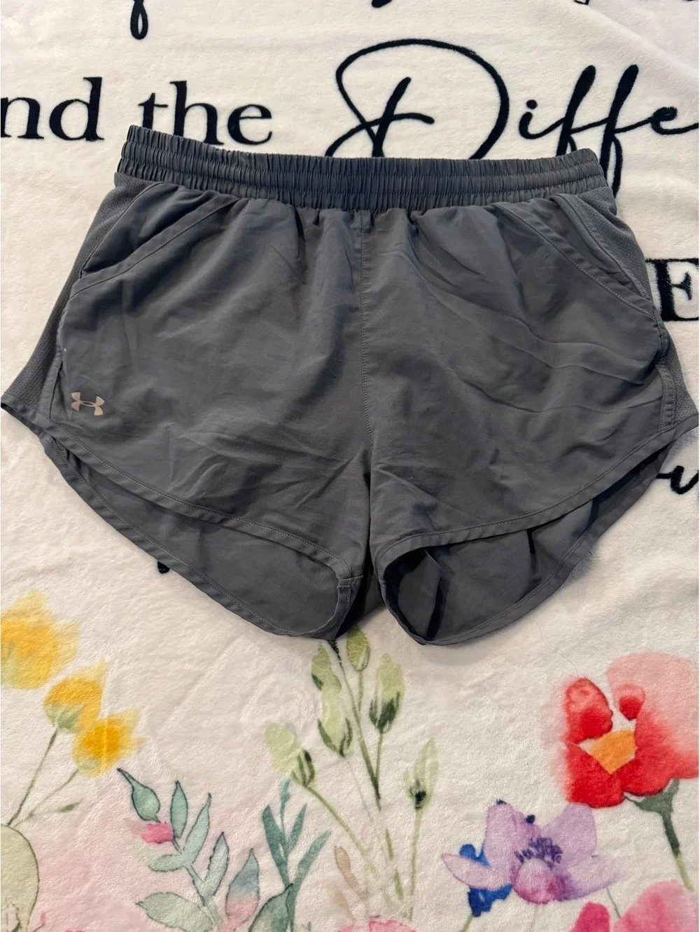 Under Armor Womens Medium Gray Running Shorts Athletic Gym Workout Size M